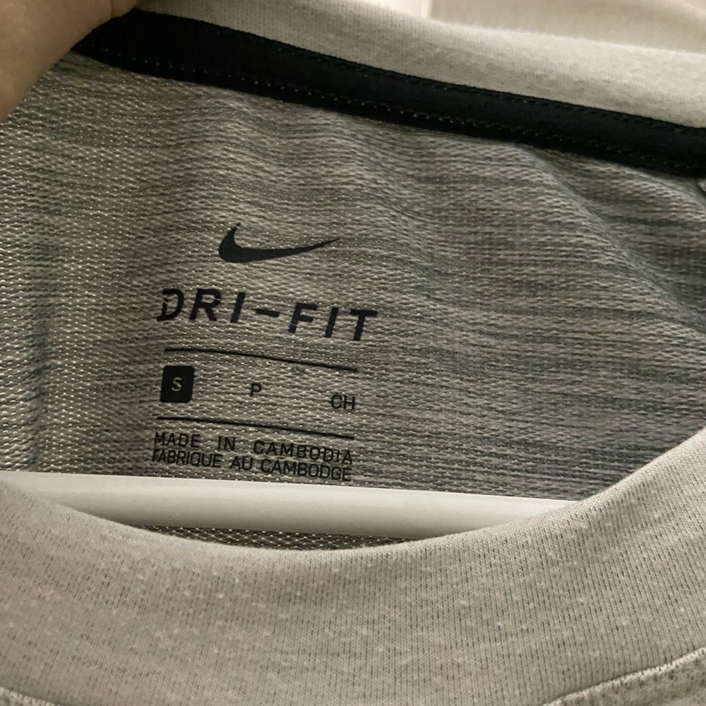 Nike pullover - Picture 2 of 2